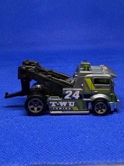 Hot Wheels HW Metro - Heavy Hitcher - Hot Wheels Tow Truck - tow your cars