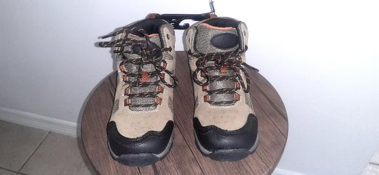 OZARK TRAIL shoes
