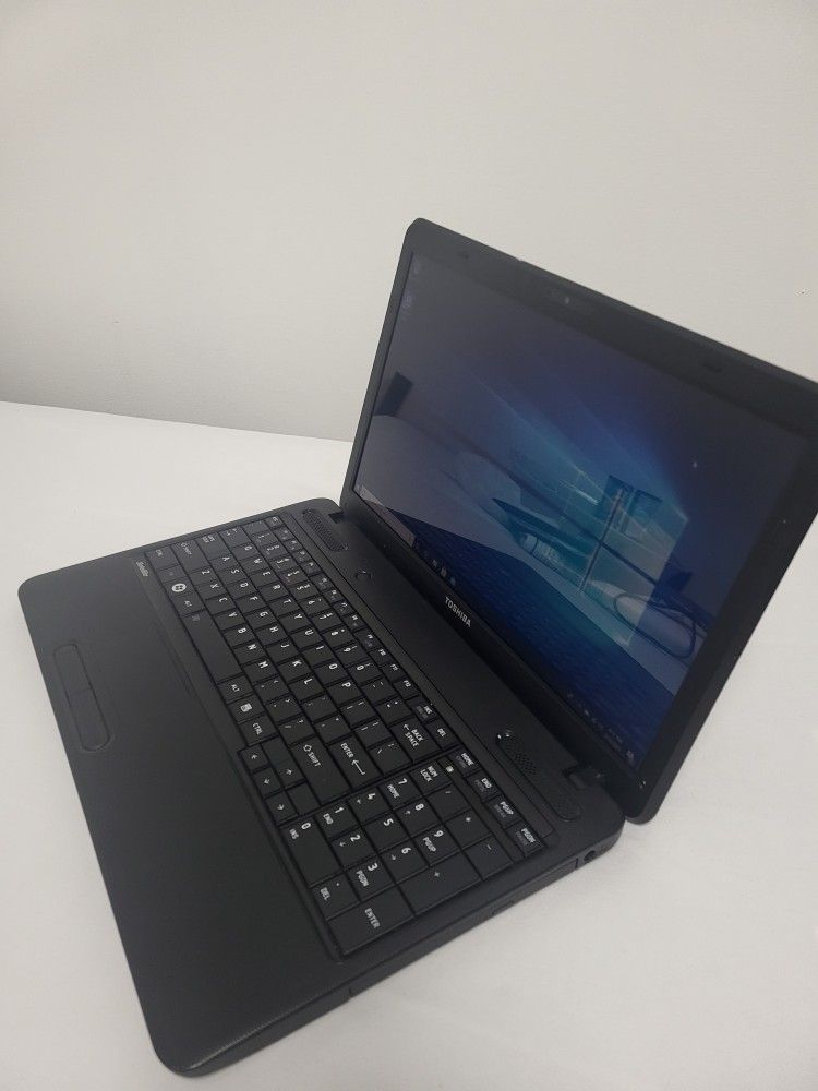 TOSHIBA SATELLITE WITH 15.6 INCH SCREEN AND FULL SIZE KEYBOARD (LAP48)