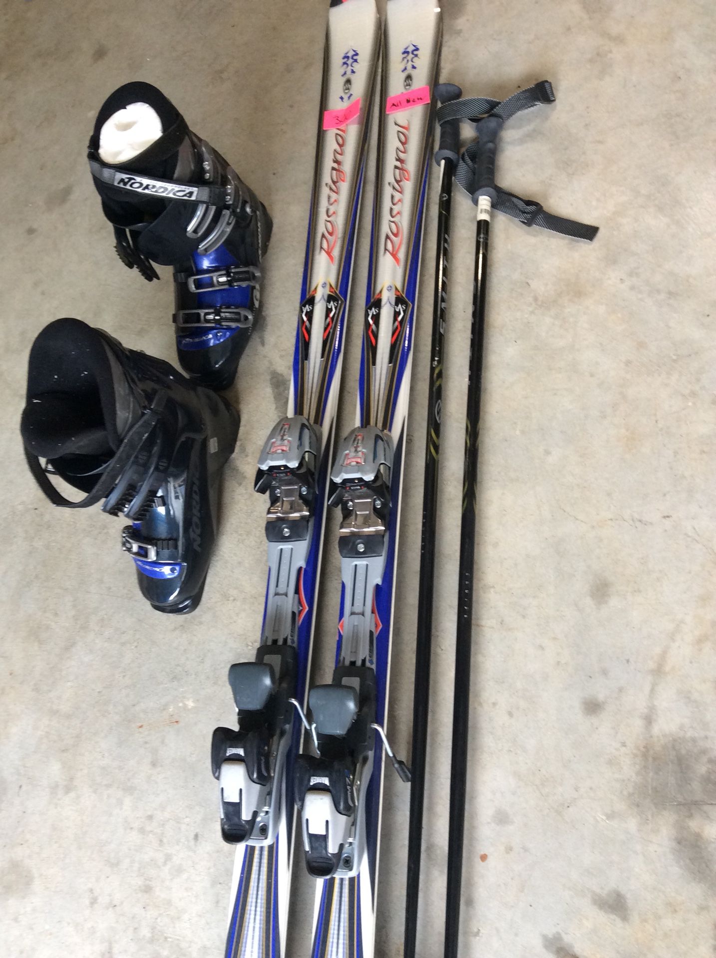 Men’s downhill skis ,boot (size 9) bindings and poles...15 years old but never used.