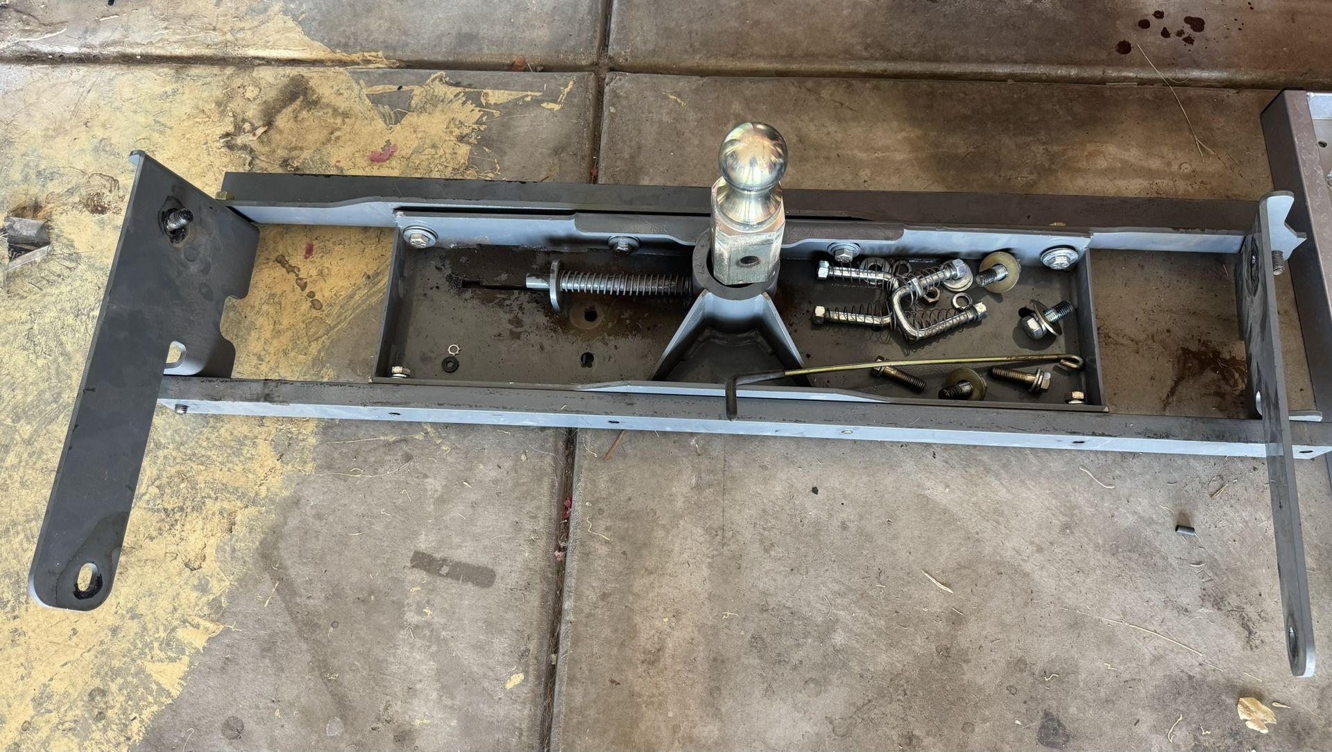 B&W Turnover Gooseneck Ball Hitch (Sierra/Silverado 2(contact info removed)-2019)