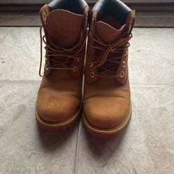 Gently Used Timberlands Size 9