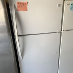 Kenmore Refrigerator White  Excellent . Warehouse pricing.   Warranty  . Delivery Available . 2522 Market st. 33901