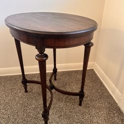 Vintage True Grand Rapids Certified Decorative Wood End Table Side Stand