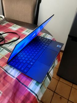 Dell XPS: Intel Core i7, TypeC, Windows11 V-25H2. MS-office.