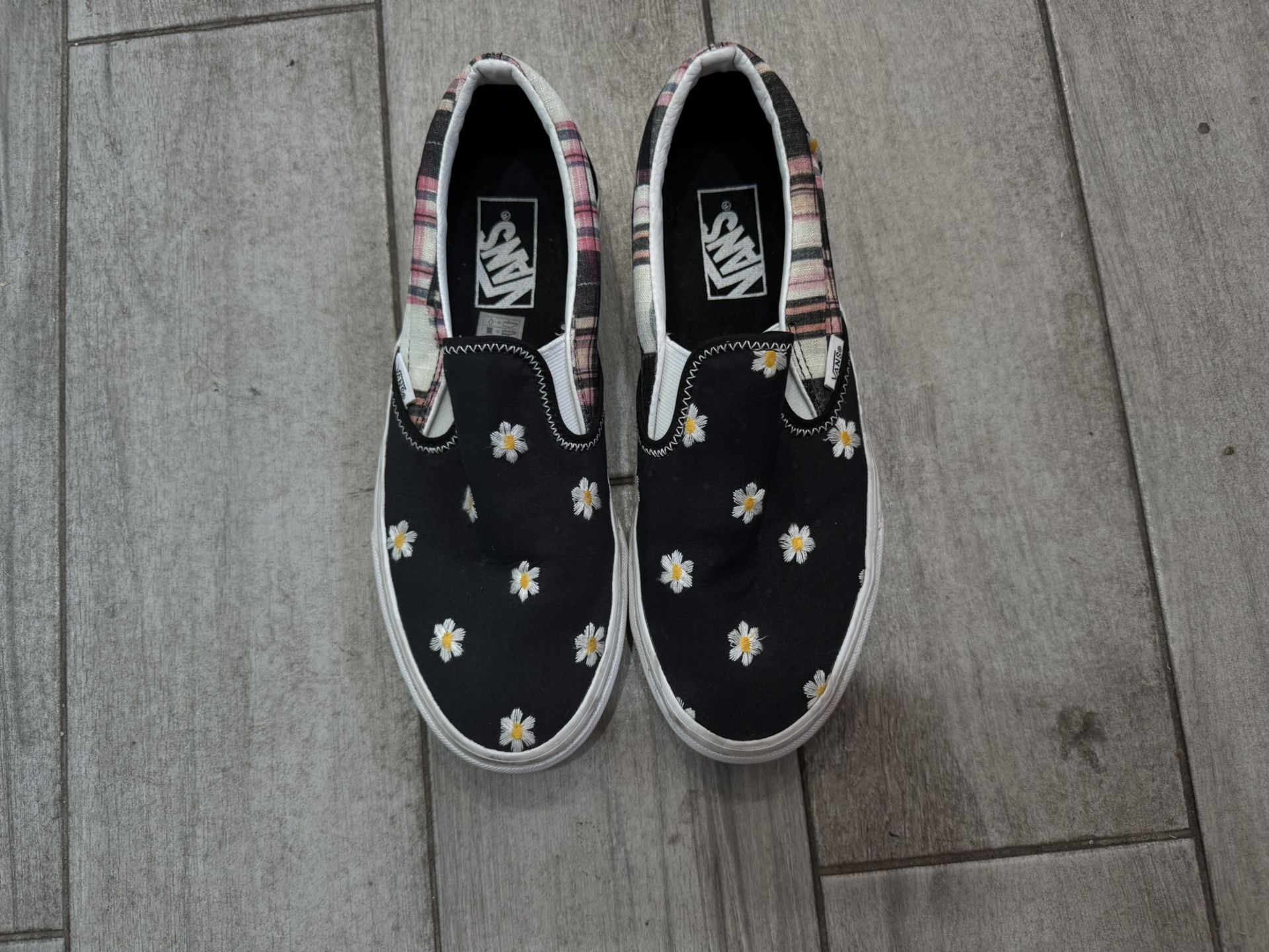 Black Daisy Print Slip-on Vans