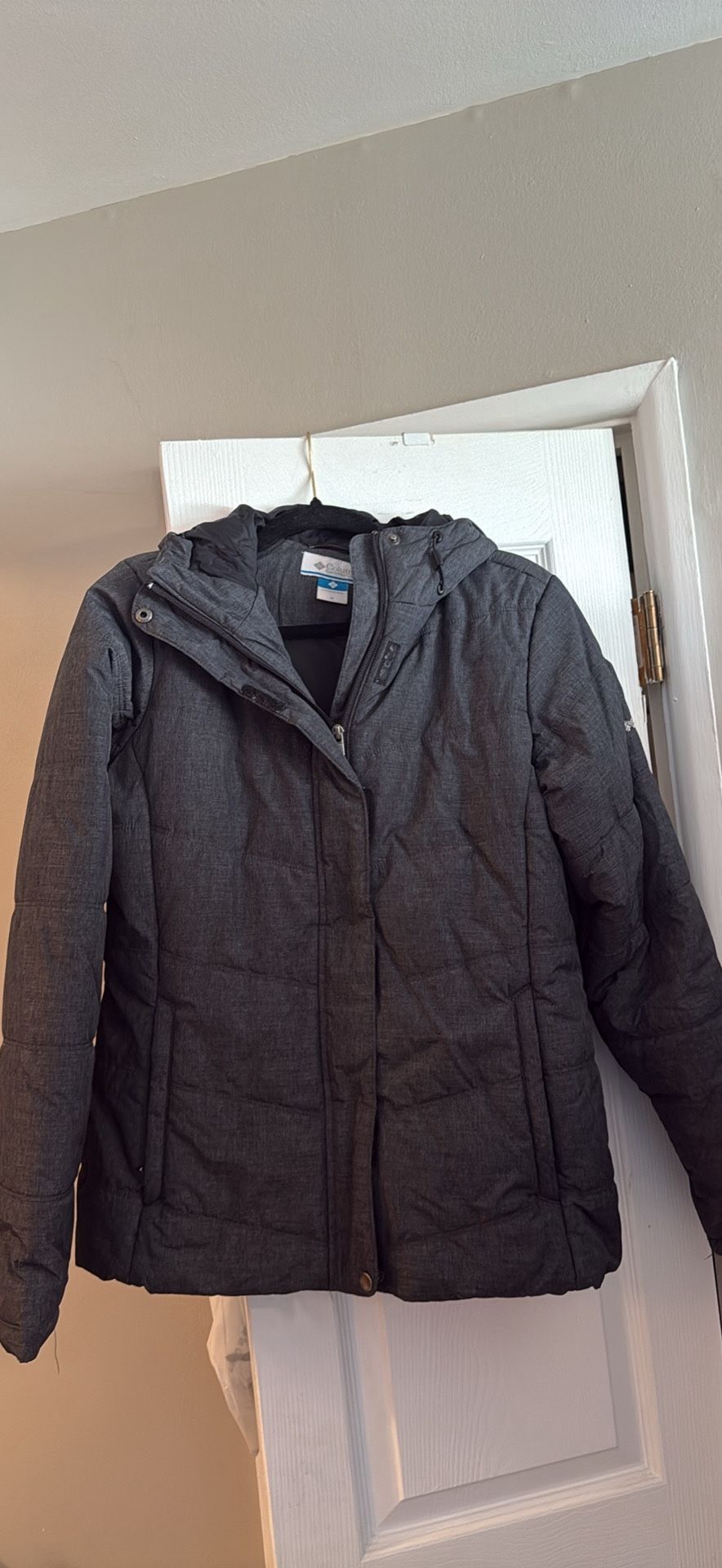 Medium Women’s Columbia Jacket