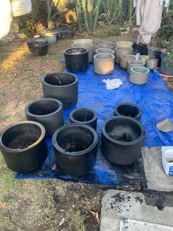 Self watering plant pots