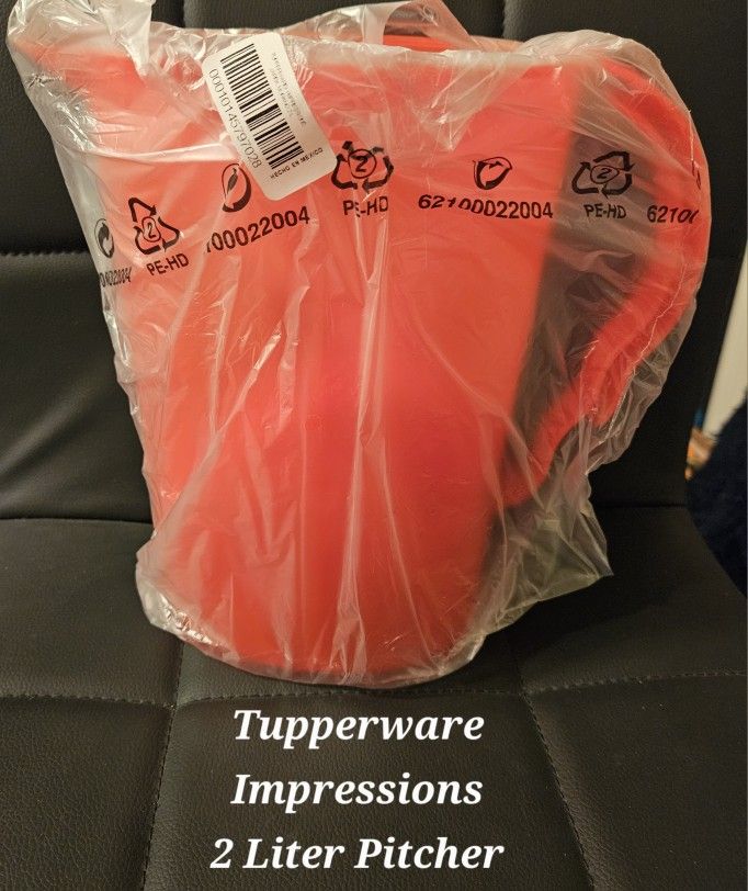 Tupperware Impressions 2 Liter Pitcher Red