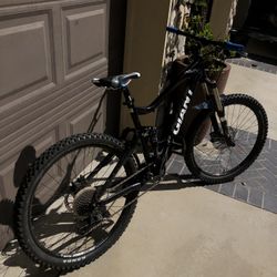 Giant Full Suspension Mountain Bike