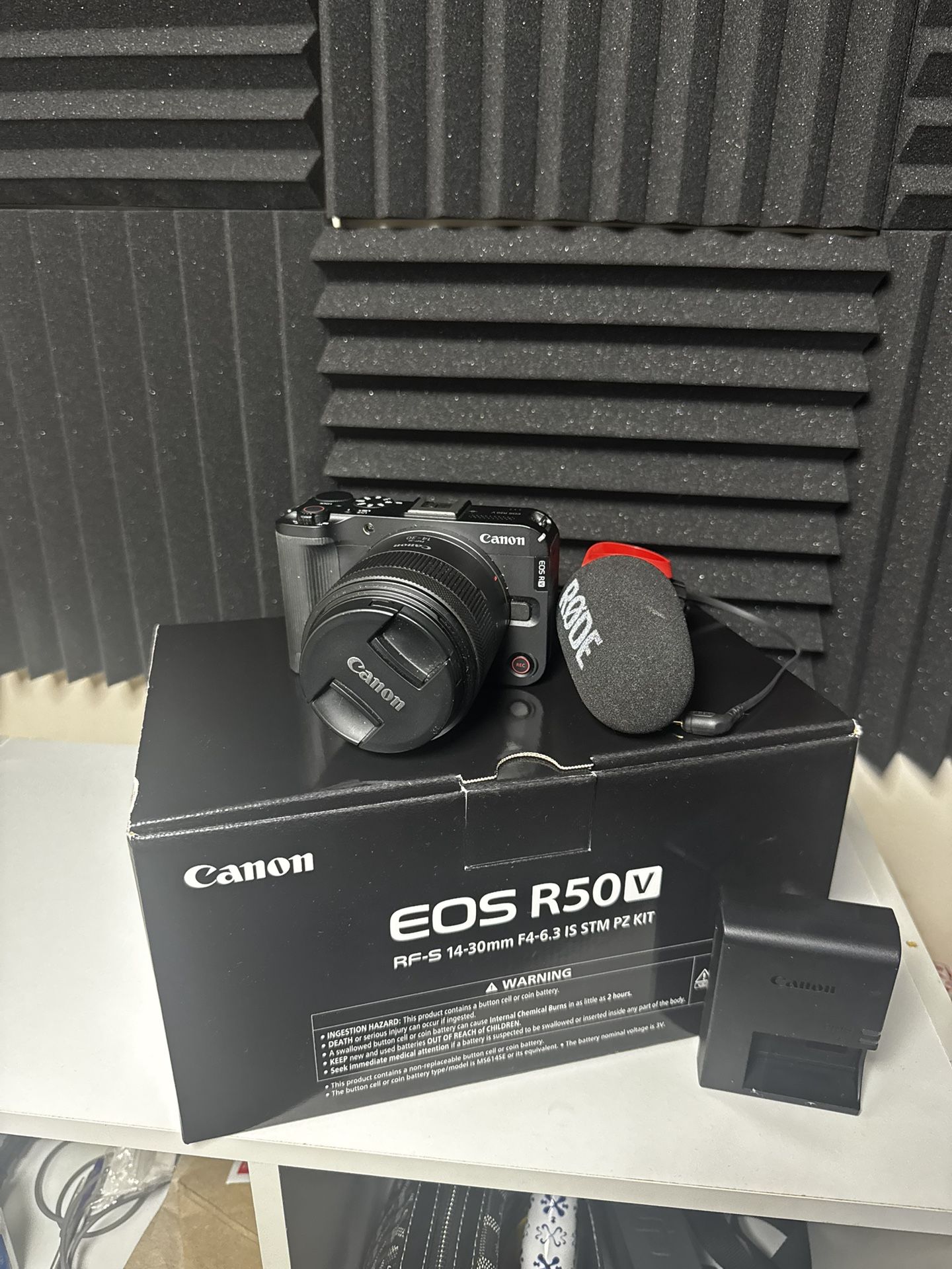 Canon EOS R50 V with Lens/ Rode Mic 