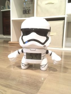 Storm trooper clock (glows in the dark)