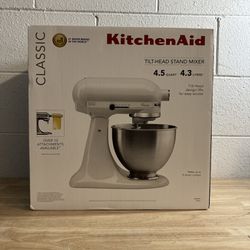 KitchenAid Classic Series K455 4.5 Quart Tilt-Head Stand Mixer - White