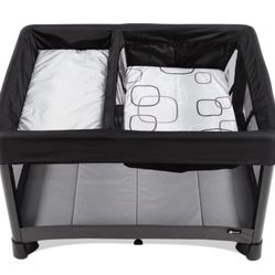 4 moms Pack And Play With Bassinet 