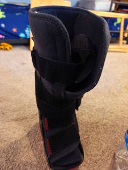 Walking boot/ Cam boot