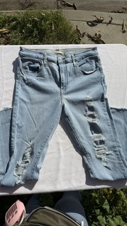 Levis Distressed Jeans