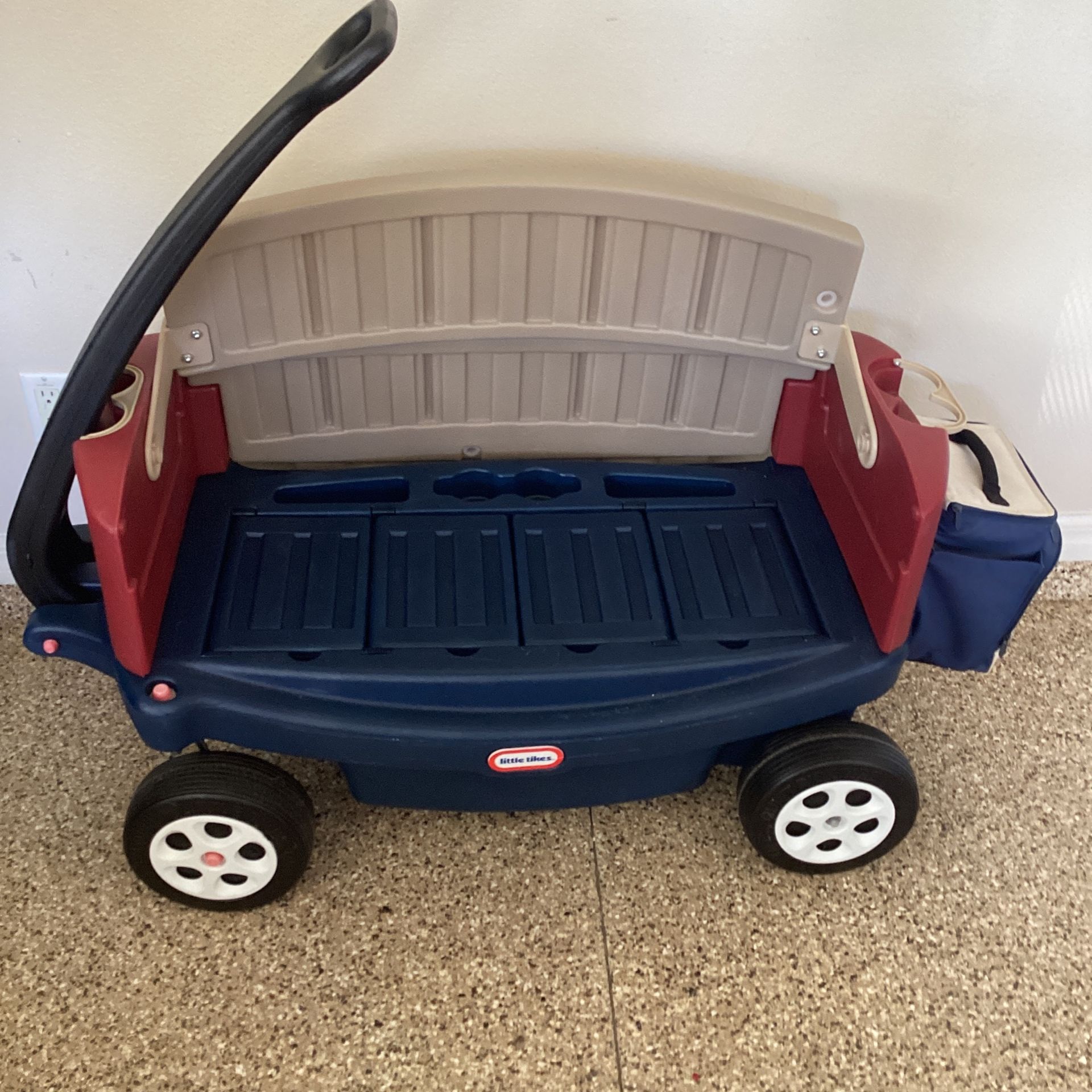 LITTLE TIKES DELUXE RIDE AND RELAX WAGON AND UMBRELLA for Sale in