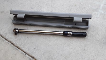 New.1/2 drive, Husky with case 20.00