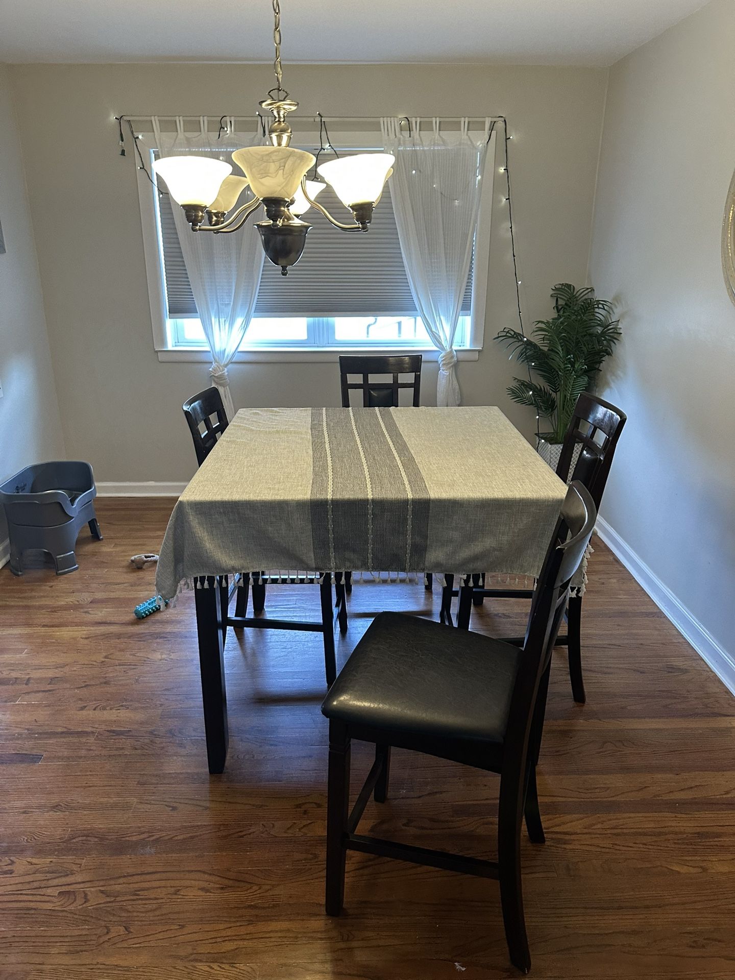 Kitchen Table 4 Chairs
