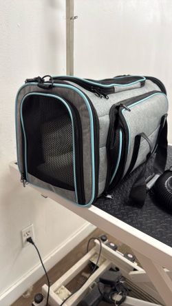 Dog/cat carriers