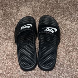 Black Nike Slides 