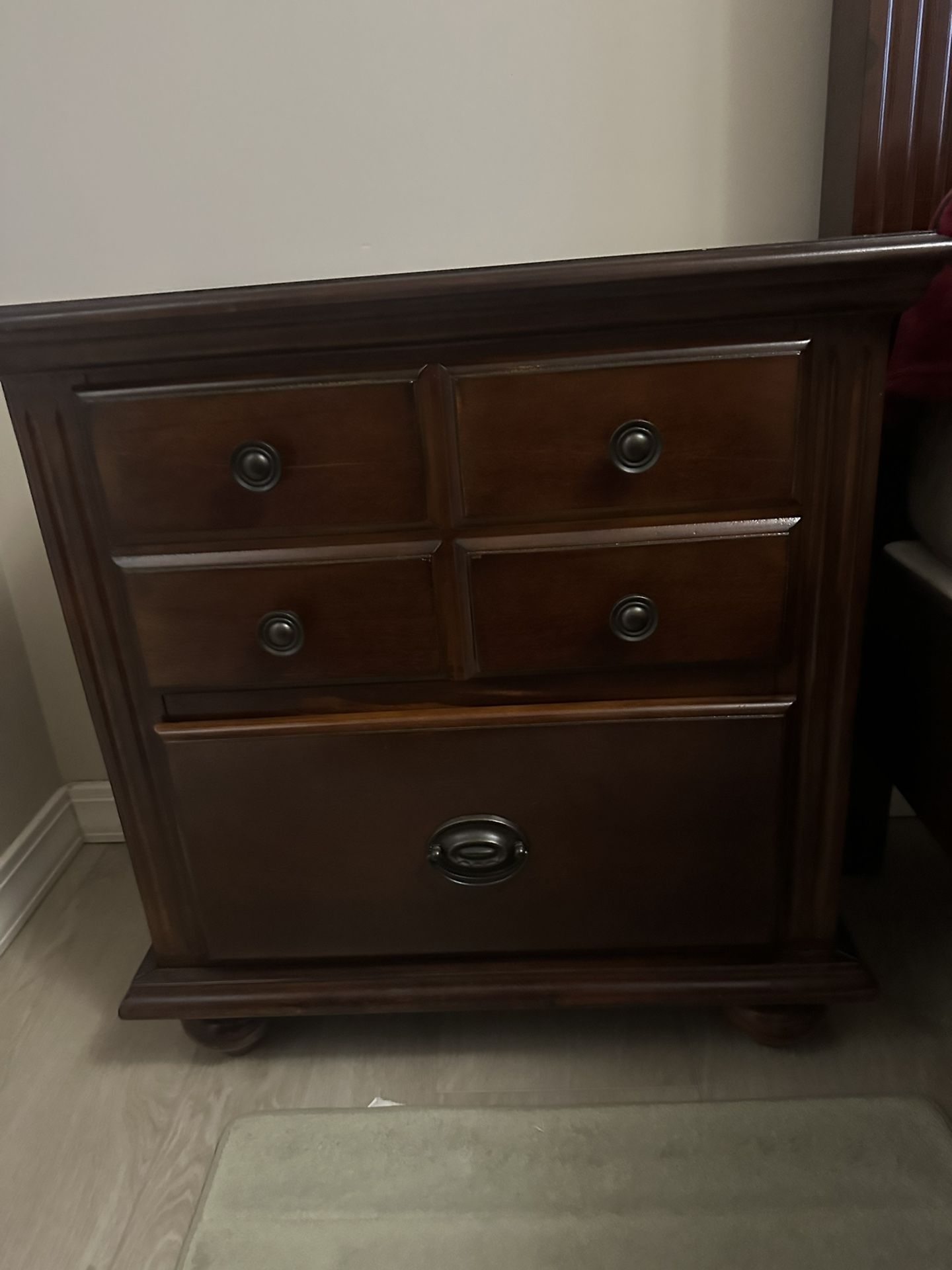 King Bedroom Set With 2 Night Stand And Mattress