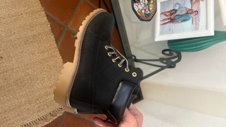 8 woman’s - Steel toe work boots - Like New
