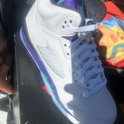 Jordan retro 5s (grapes) Size 7y 