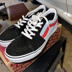 Mens Size 10/ Brand New Vans 