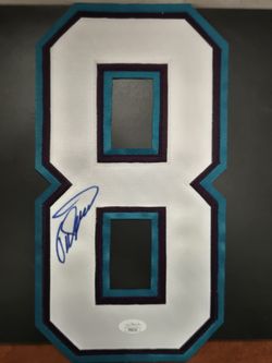 Teemu Selanne Signed Jersey Number 8 JSA Authenticated 