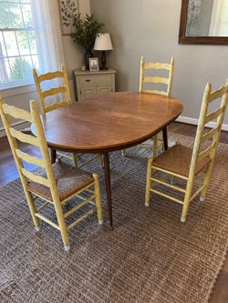 Vintage farmhouse dining set - table and 4 chairs