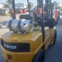 Forklift Hyster Pneumatic 6000#