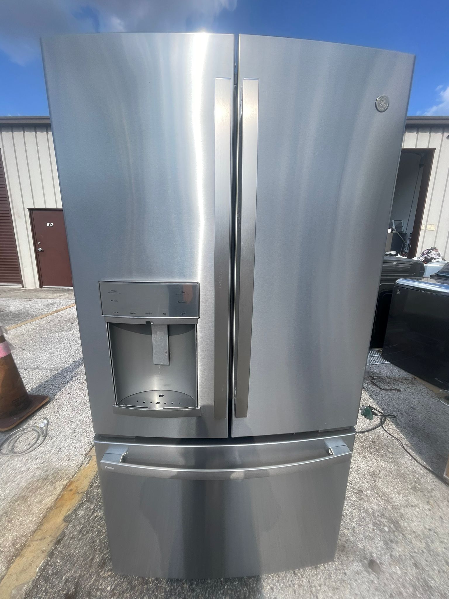 GE Stainless Steel Refrigerator / Delivery Available 