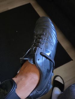 Soccer shoes