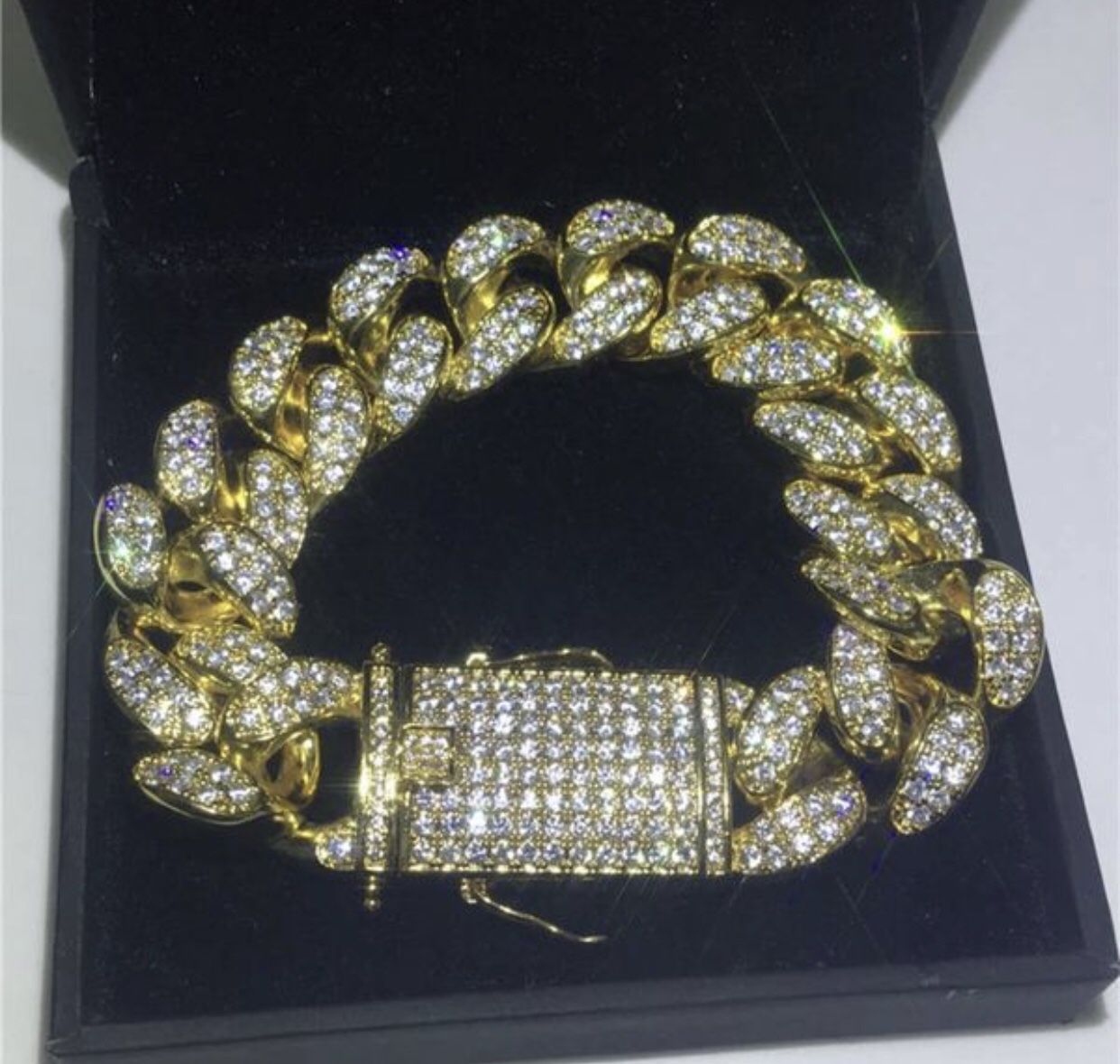 New 18 k yellow gold Cuban link bracelet