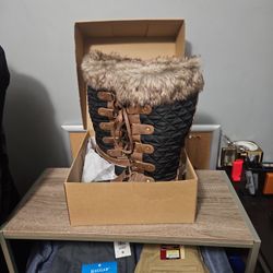 Womens Snow Boots Size 11