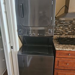 GE STACKABLE Washer And Dryer 