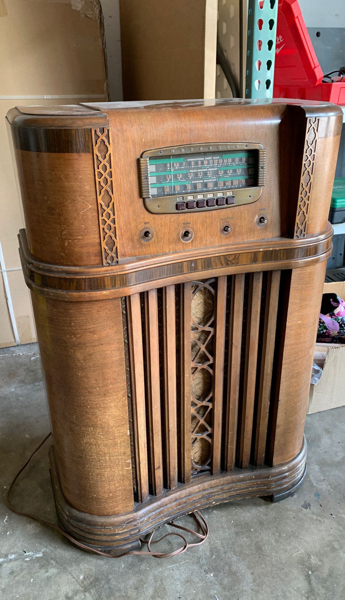 Antique Radio! Awesome statement piece for any man cave or Gameroom!!