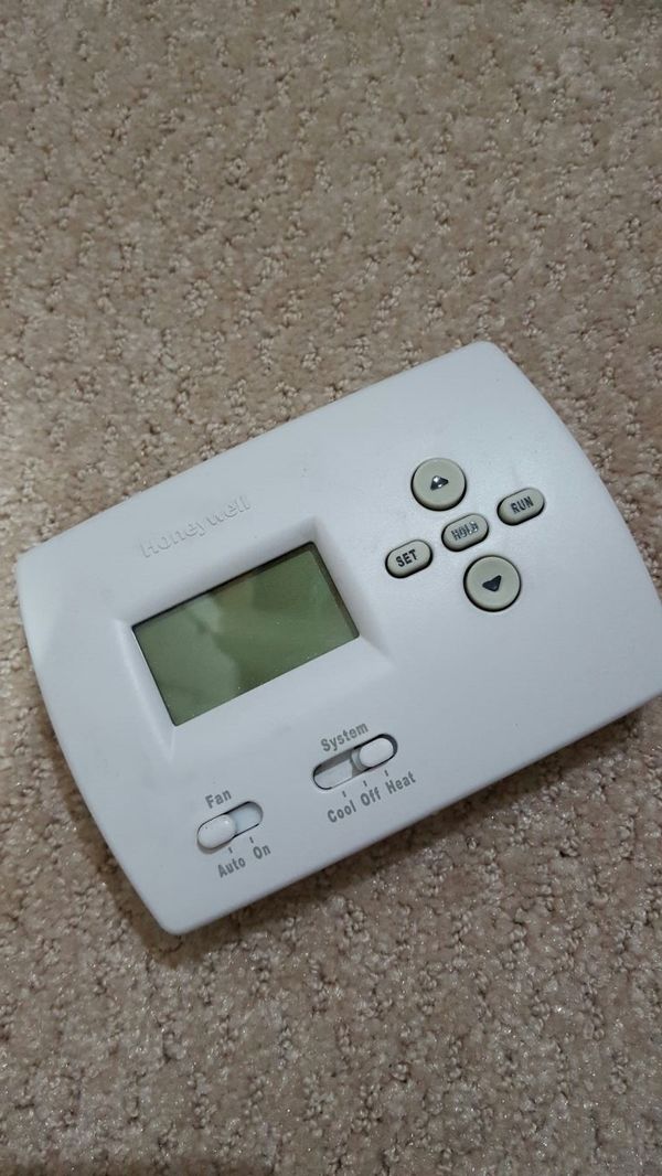 Honeywell Thermostat 4000 series for Sale in Oswego, IL OfferUp