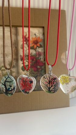 💥CHARMING GLASS PENDANTS 💥WITH PU LEATHER NECKLACES
