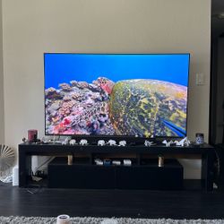 70 Inch 4k QLED Mint Condition 