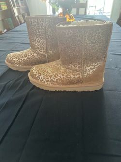 Brand new leopard uggs size 4Y