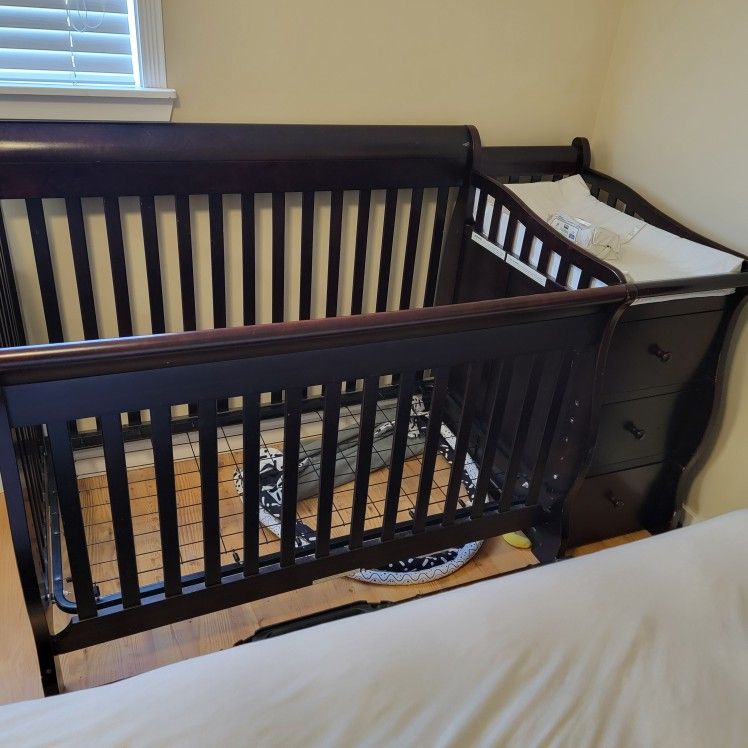 Crib With Changing Table
