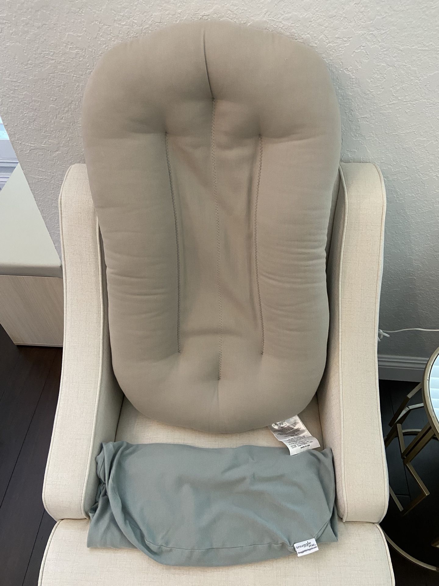 Snuggle Me lounger And cover 