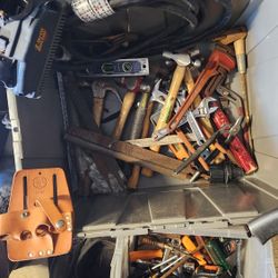 Online Yard sale Tools shoes camelback