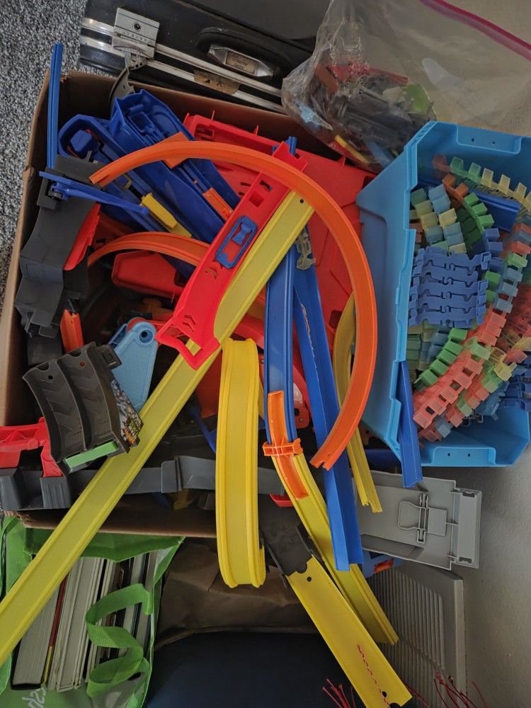 How Wheels And Monster Truck Race Tracks