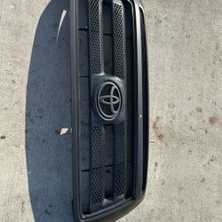 2012 Tundra Grill And Front Lights. Lights Work Fine And Grill Has A Black Wrap 