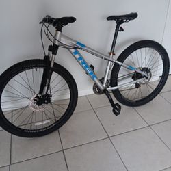 Trek Mountain Bike 