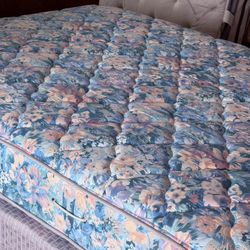 USED QUEEN SIZE SEALY POSTUREPEDIC MATTRESS WITH BOX SPRING DELIVERY 🚚 AVAILABLE 