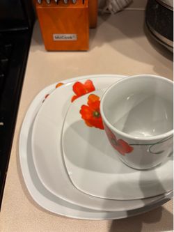 Dinner set for 4